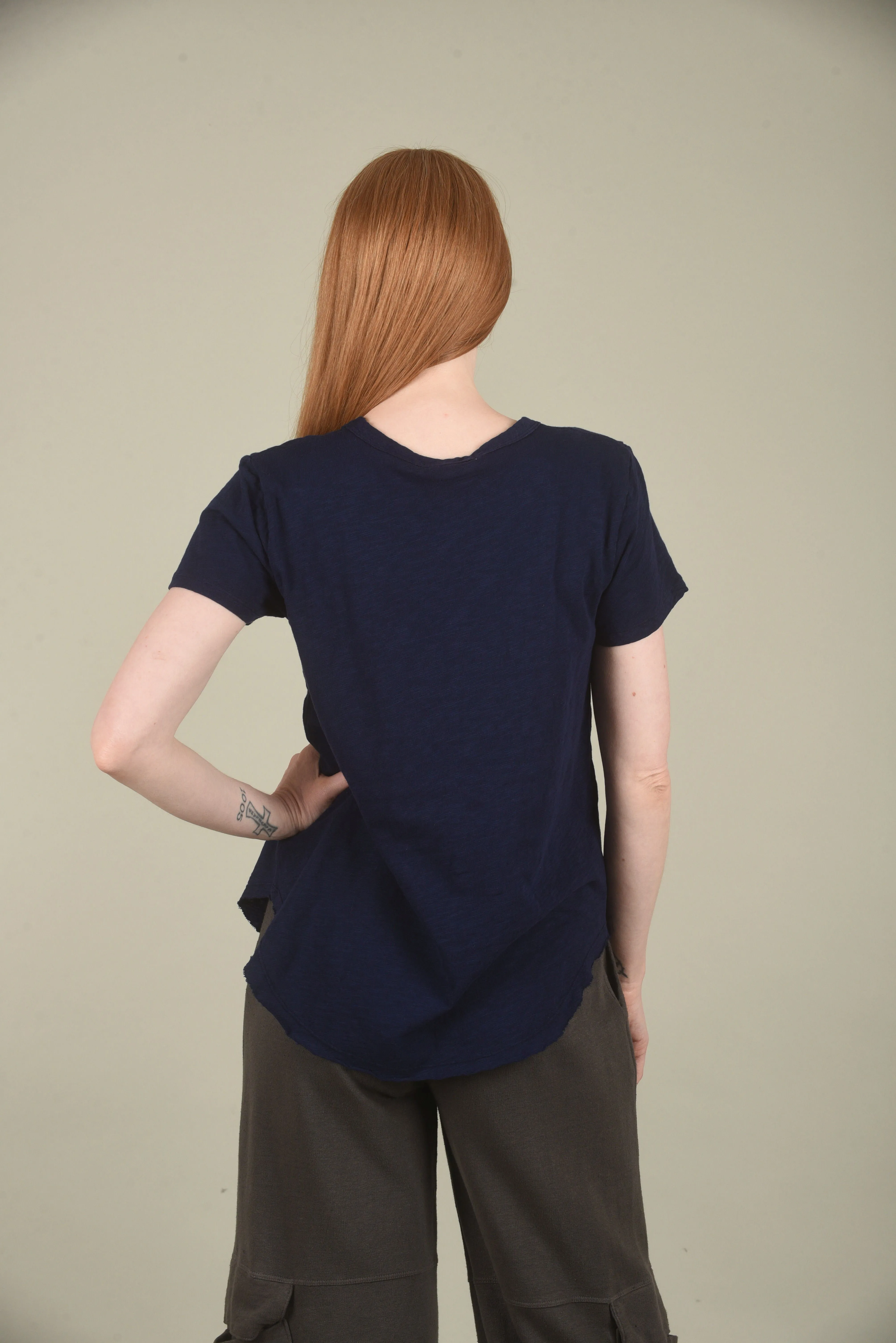 Crewneck Curve Hem Vee Tee, Navy Licorice
